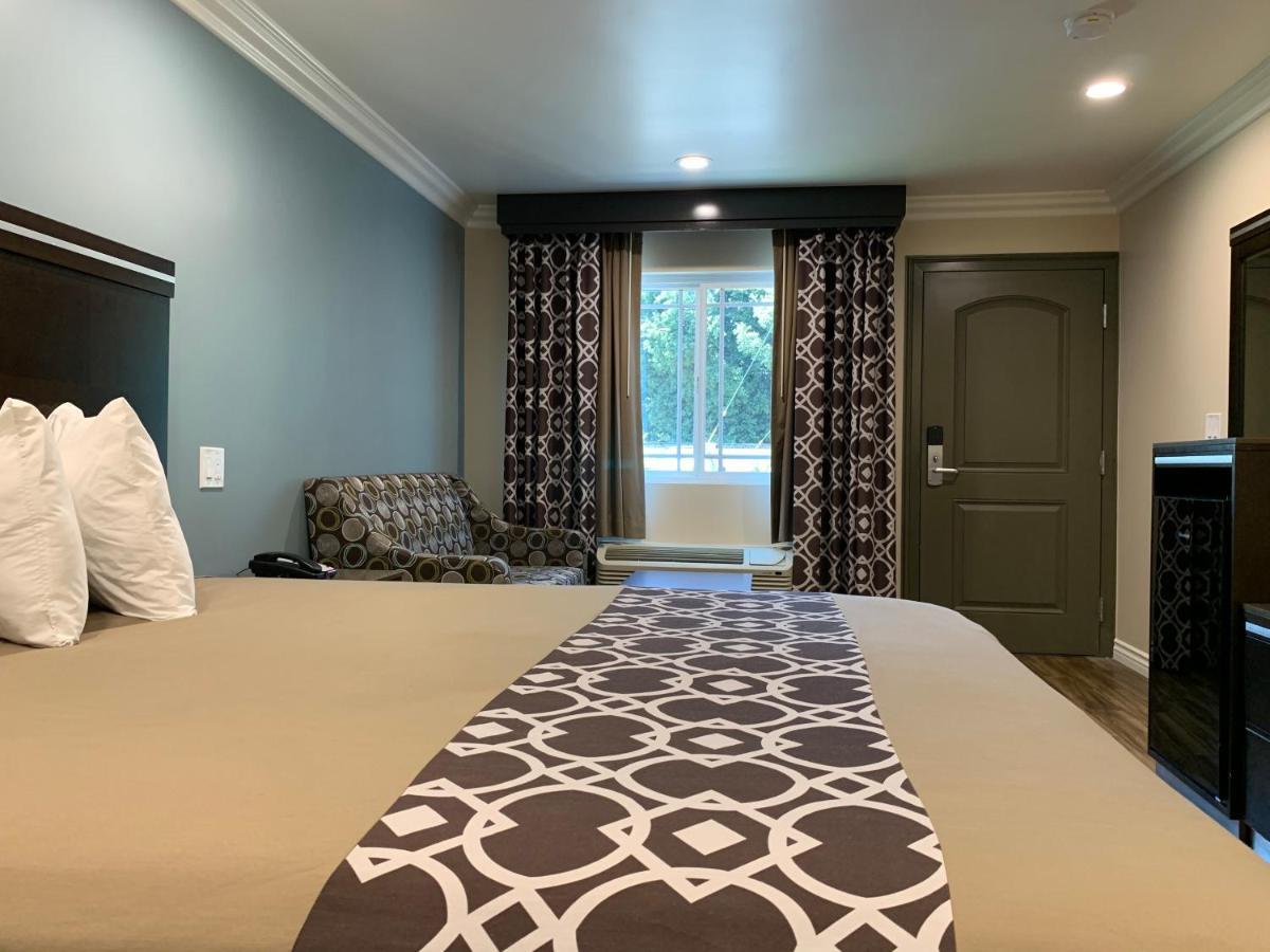 Walnut Inn&Suites West Covina Zewnętrze zdjęcie