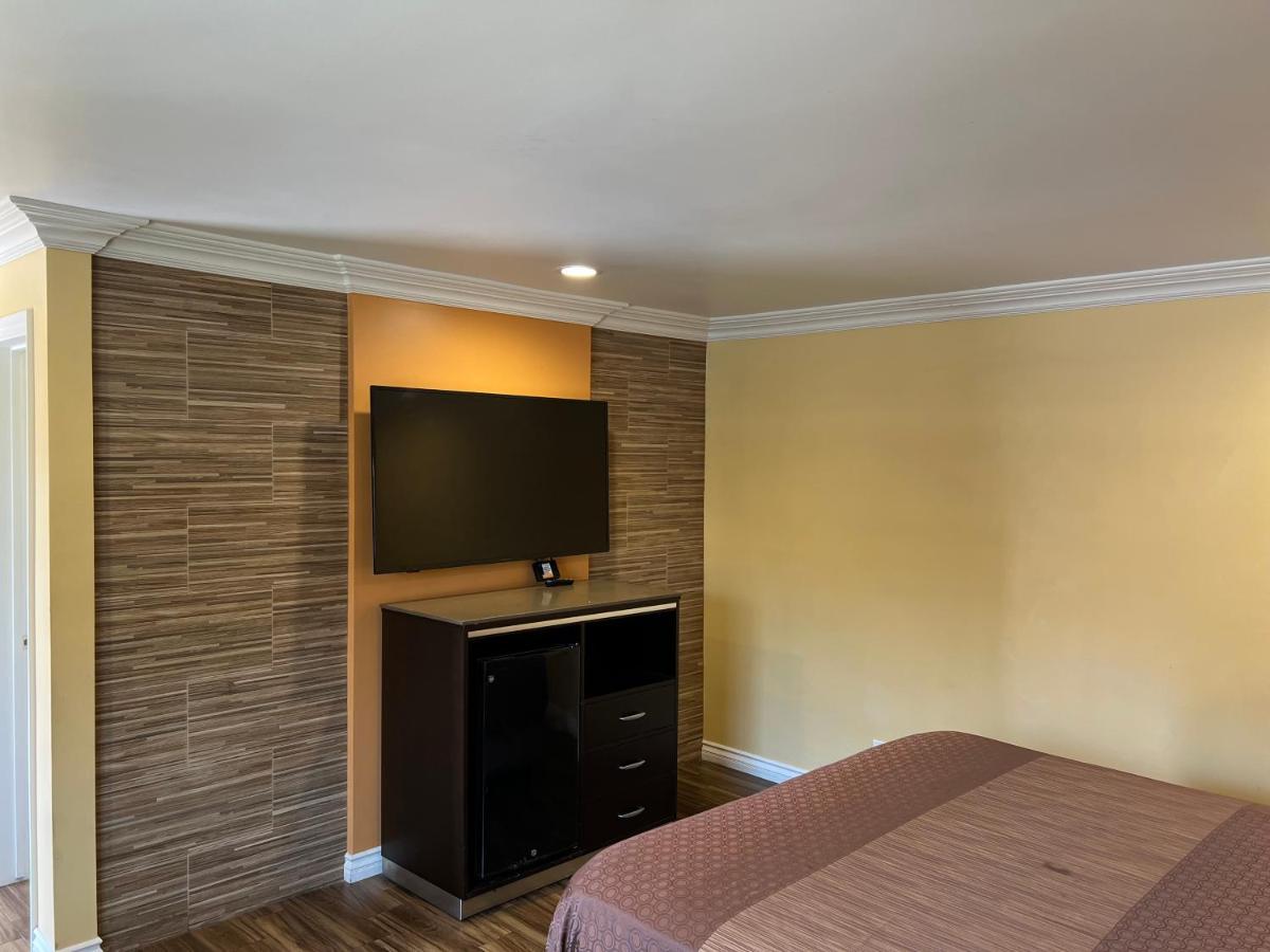 Walnut Inn&Suites West Covina Zewnętrze zdjęcie