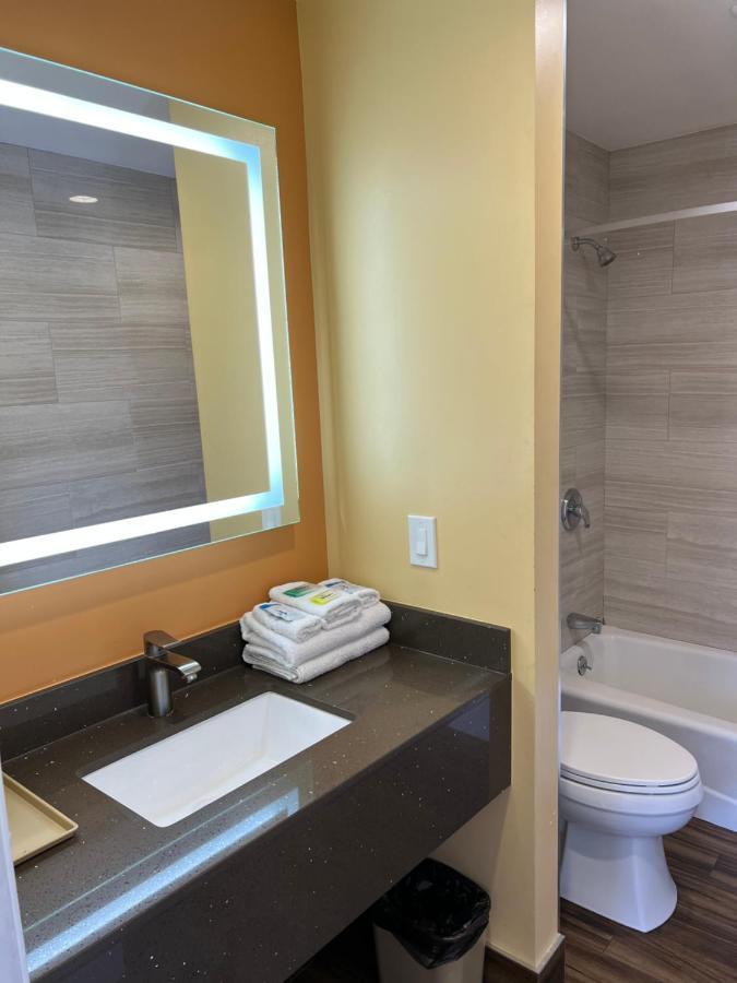 Walnut Inn&Suites West Covina Zewnętrze zdjęcie