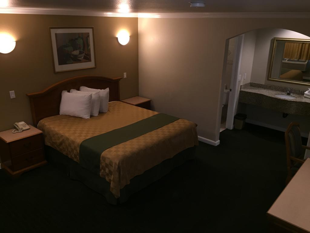 Walnut Inn&Suites West Covina Zewnętrze zdjęcie