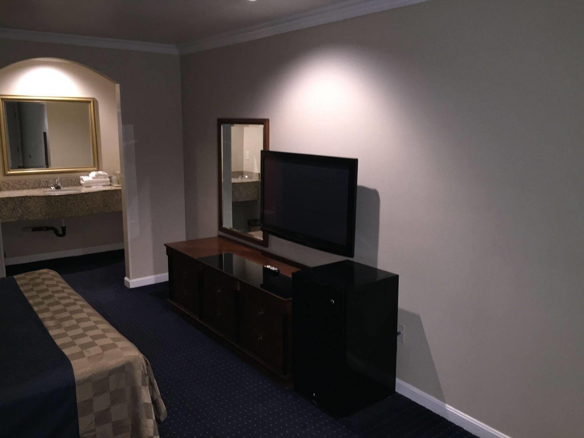 Walnut Inn&Suites West Covina Zewnętrze zdjęcie