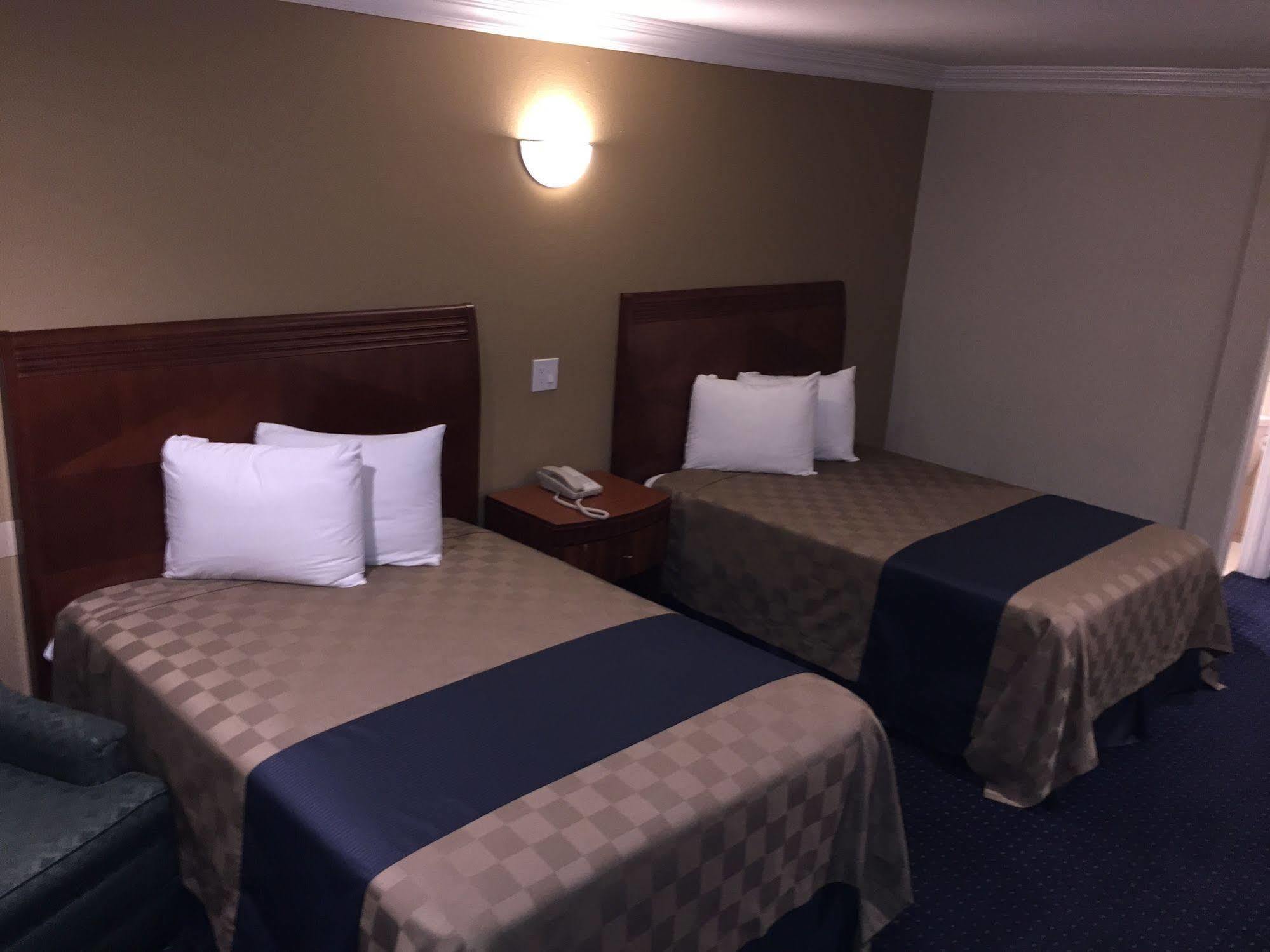 Walnut Inn&Suites West Covina Zewnętrze zdjęcie