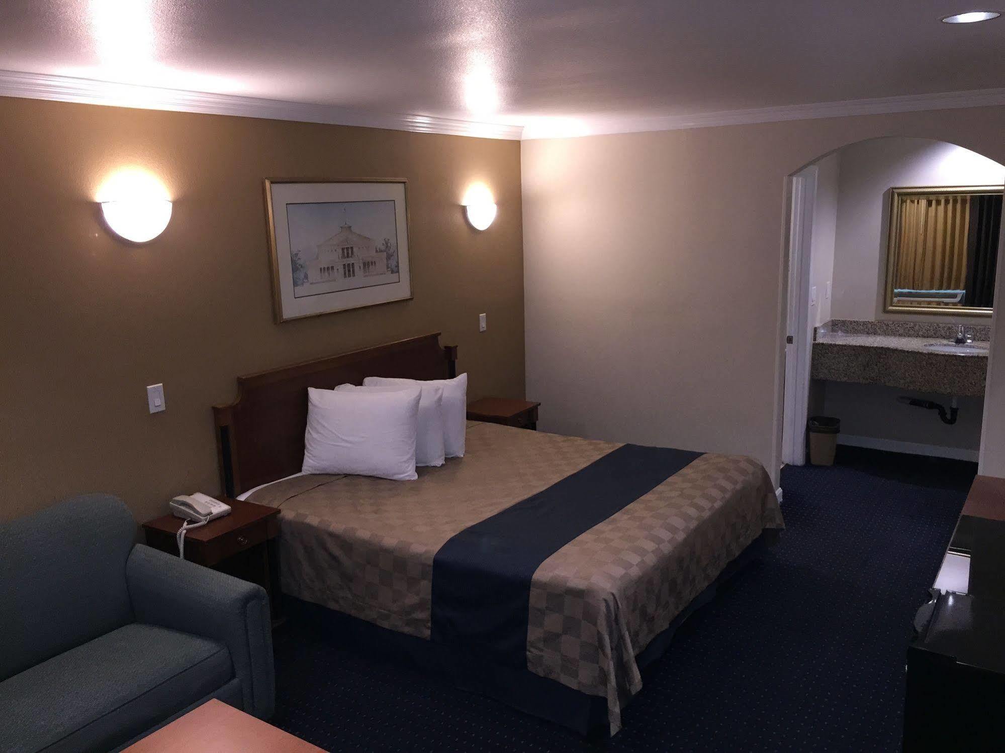 Walnut Inn&Suites West Covina Zewnętrze zdjęcie