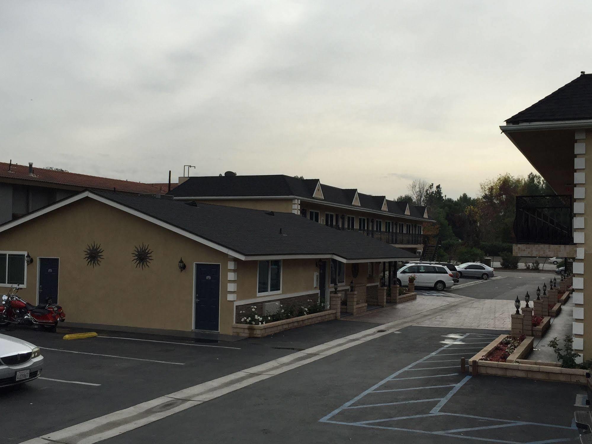 Walnut Inn&Suites West Covina Zewnętrze zdjęcie